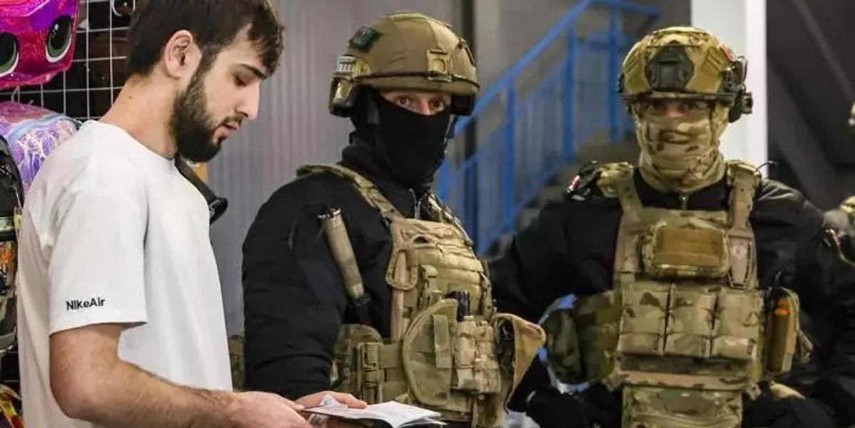Цагаачлалын алба, баривчлах эрх бүхий зэвсэгтэй агентуудтай болно