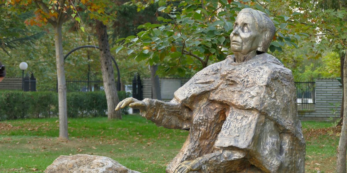 Вангагийн 2025 оныг зөгнөсөн таамаглалаар, Европод томоохон дайн гарч, хүмүүс телепати чадвартай болох ба харь гаригийнхантай уулзна