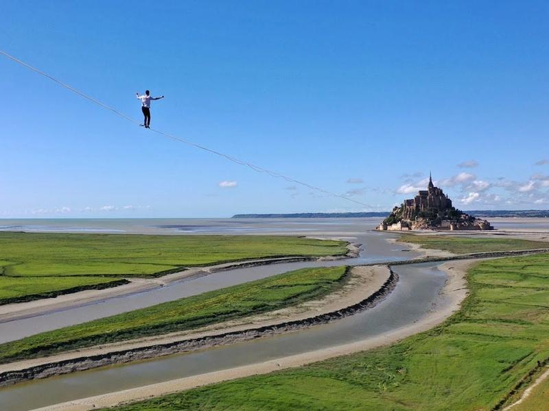 Франц “daredevil”, Mont Saint-Michel-д агаарын олсон дээрх алхалтын дээд рекордыг тогтоожээ.