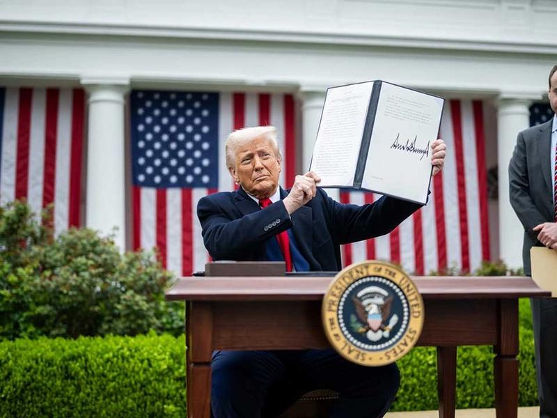 Трамп, 12-р сарын 24, 26-ны өдрүүдийг Холбооны баярын өдрүүдээр зарлав