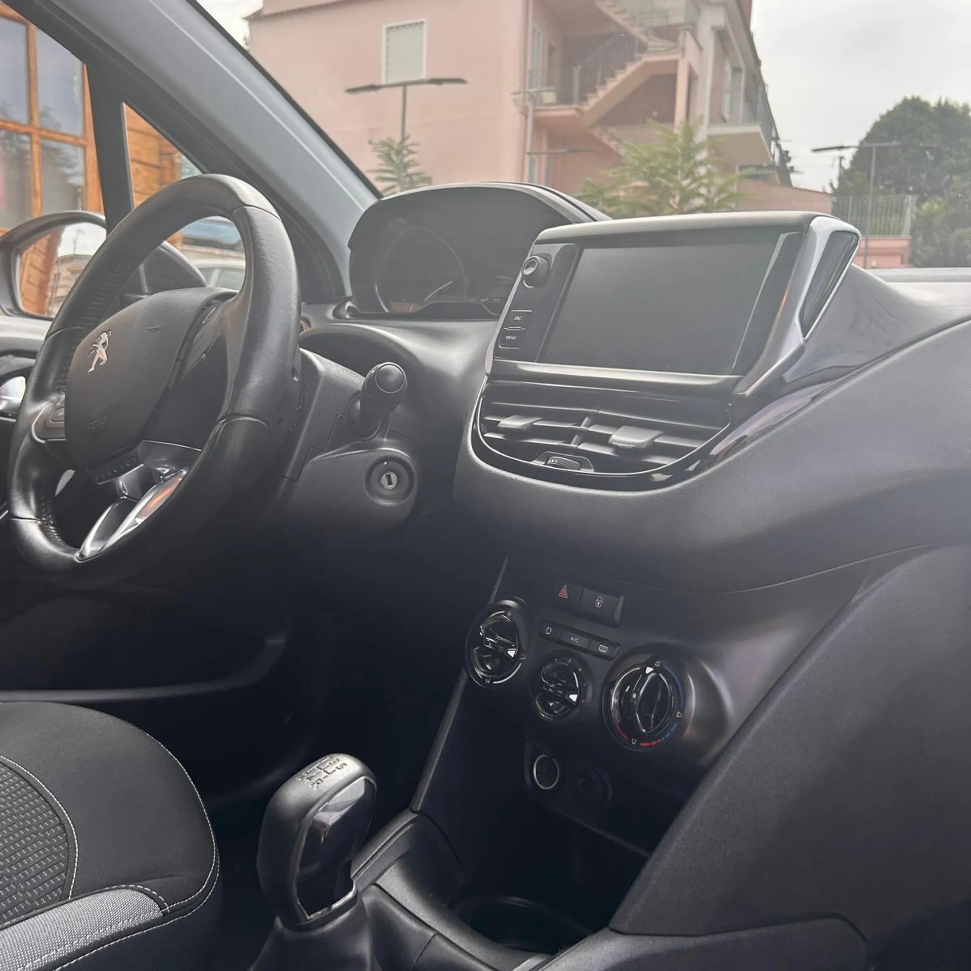 Peugeot 208 5p 1.6 bluehdi Allure 75cv — foto 3