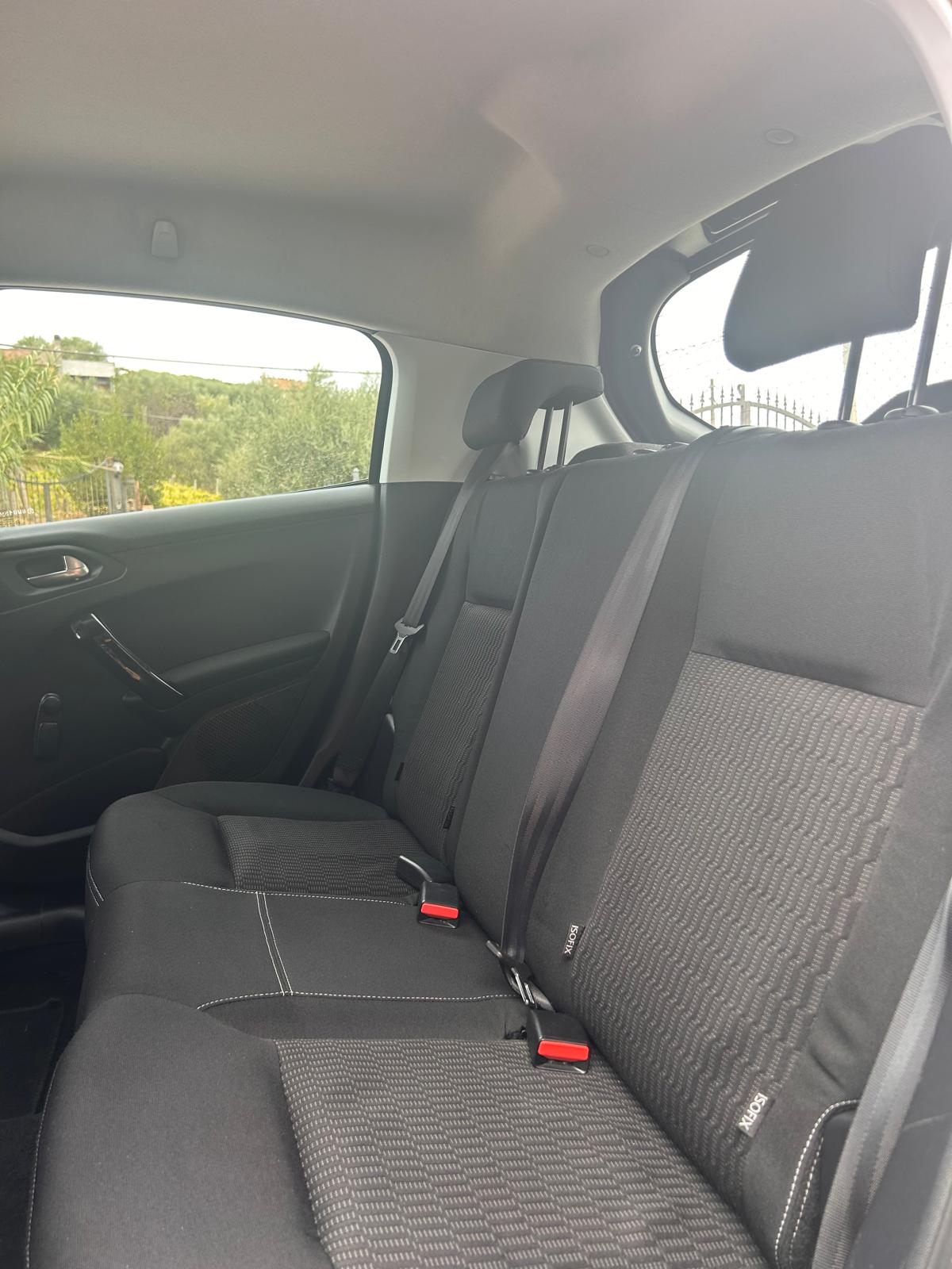 Peugeot 208  5p 1.6 bluehdi Allure 75cv — foto 7
