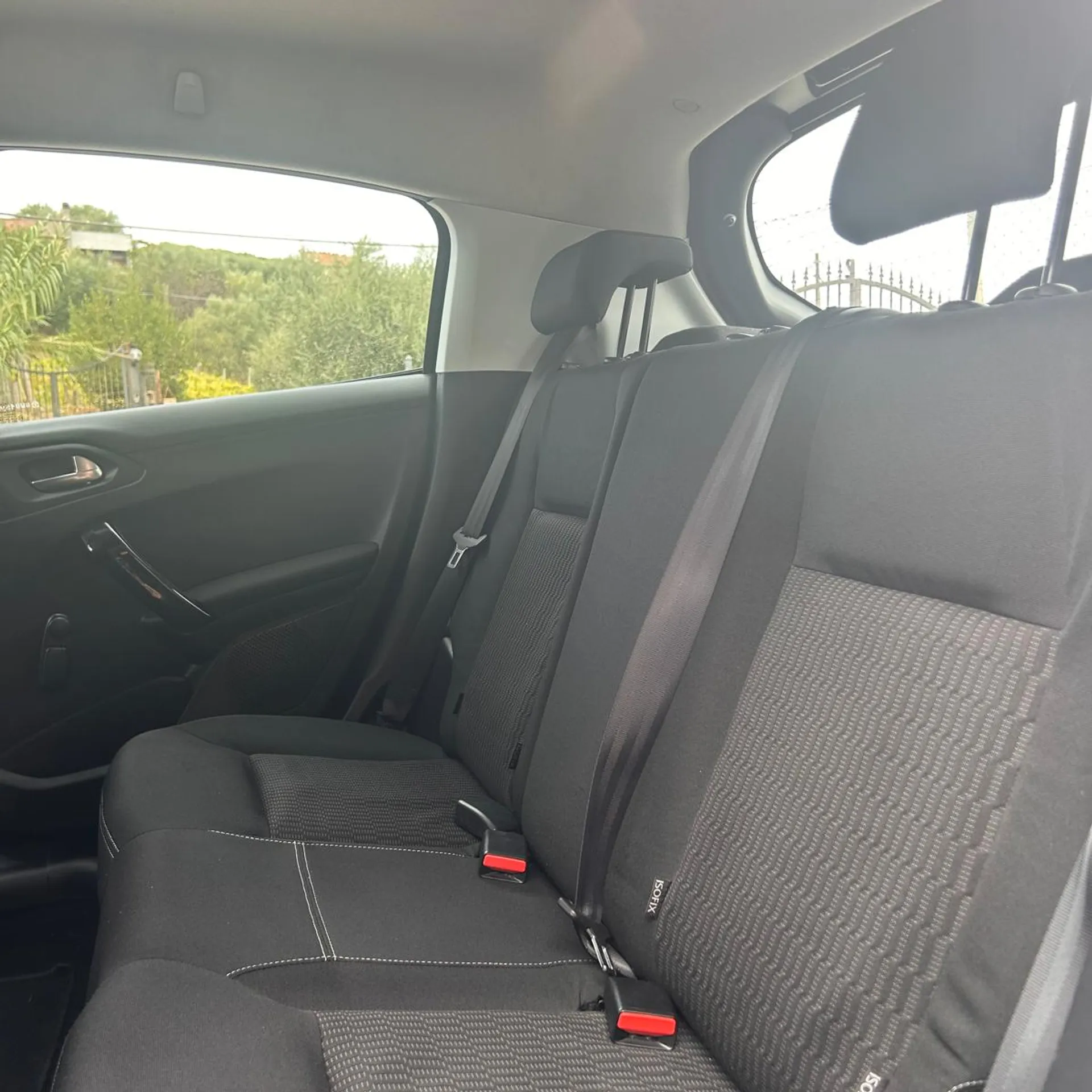 Peugeot 208 5p 1.6 bluehdi Allure 75cv — foto 7
