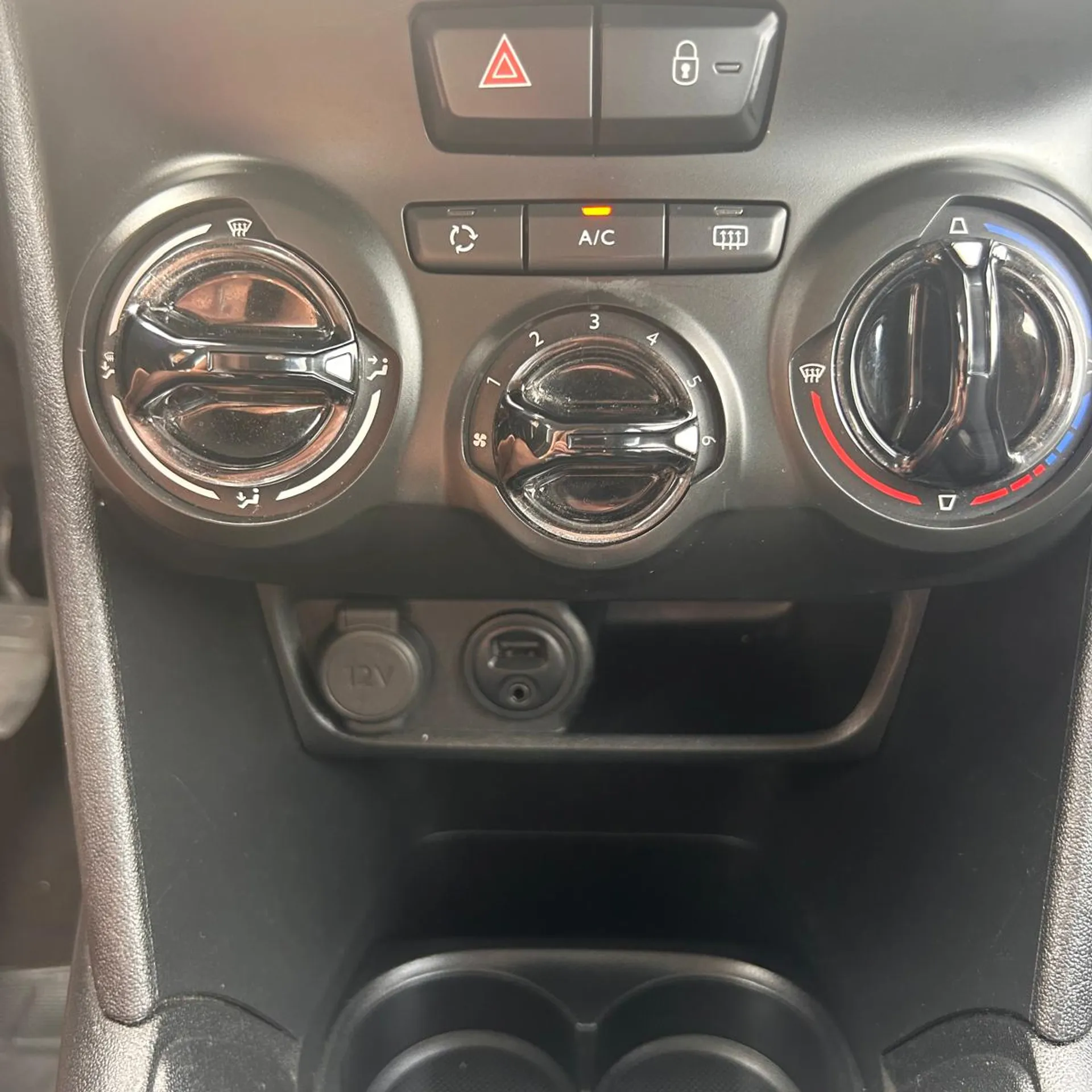 Peugeot 208 5p 1.6 bluehdi Allure 75cv — foto 5