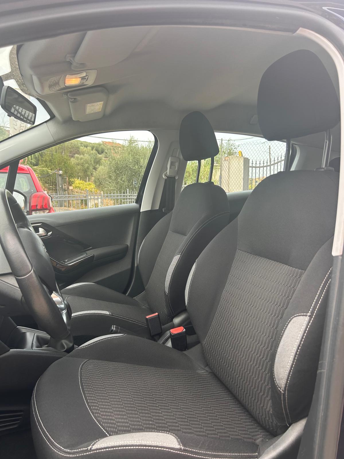 Peugeot 208  5p 1.6 bluehdi Allure 75cv — foto 6