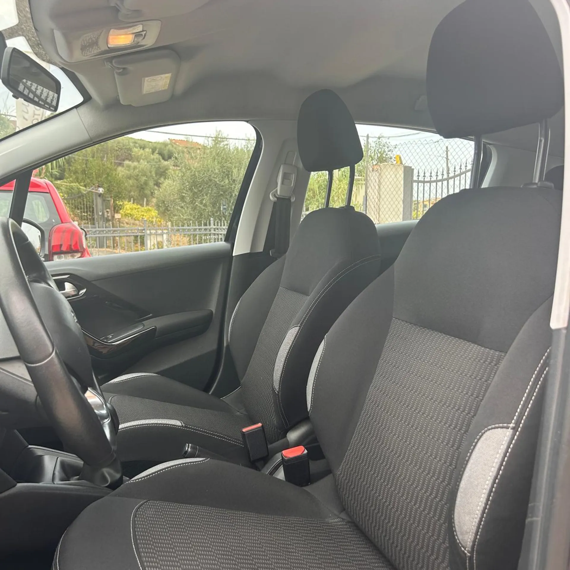 Peugeot 208 5p 1.6 bluehdi Allure 75cv — foto 6