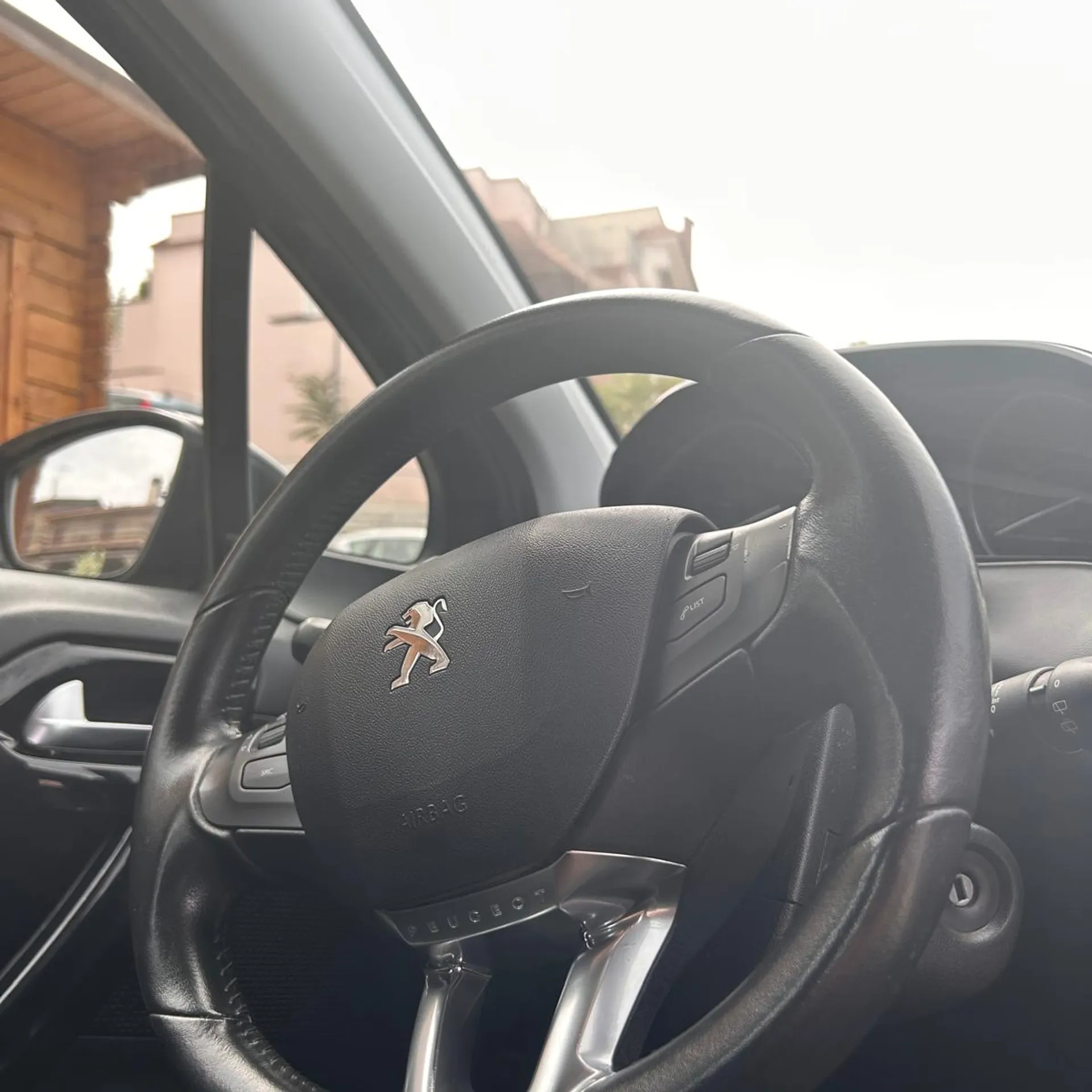 Peugeot 208 5p 1.6 bluehdi Allure 75cv — foto 2