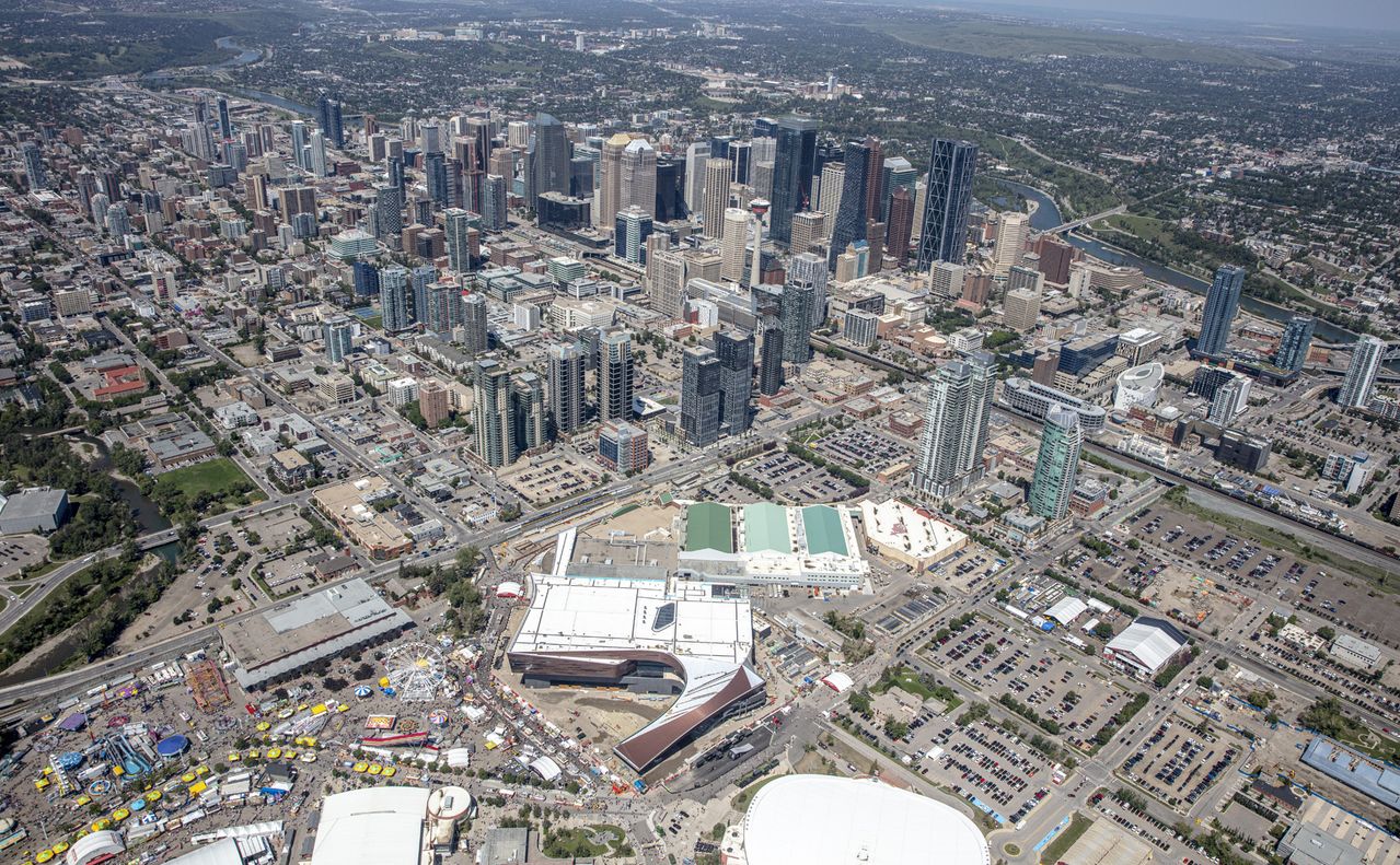 bmo centre calgary hotels