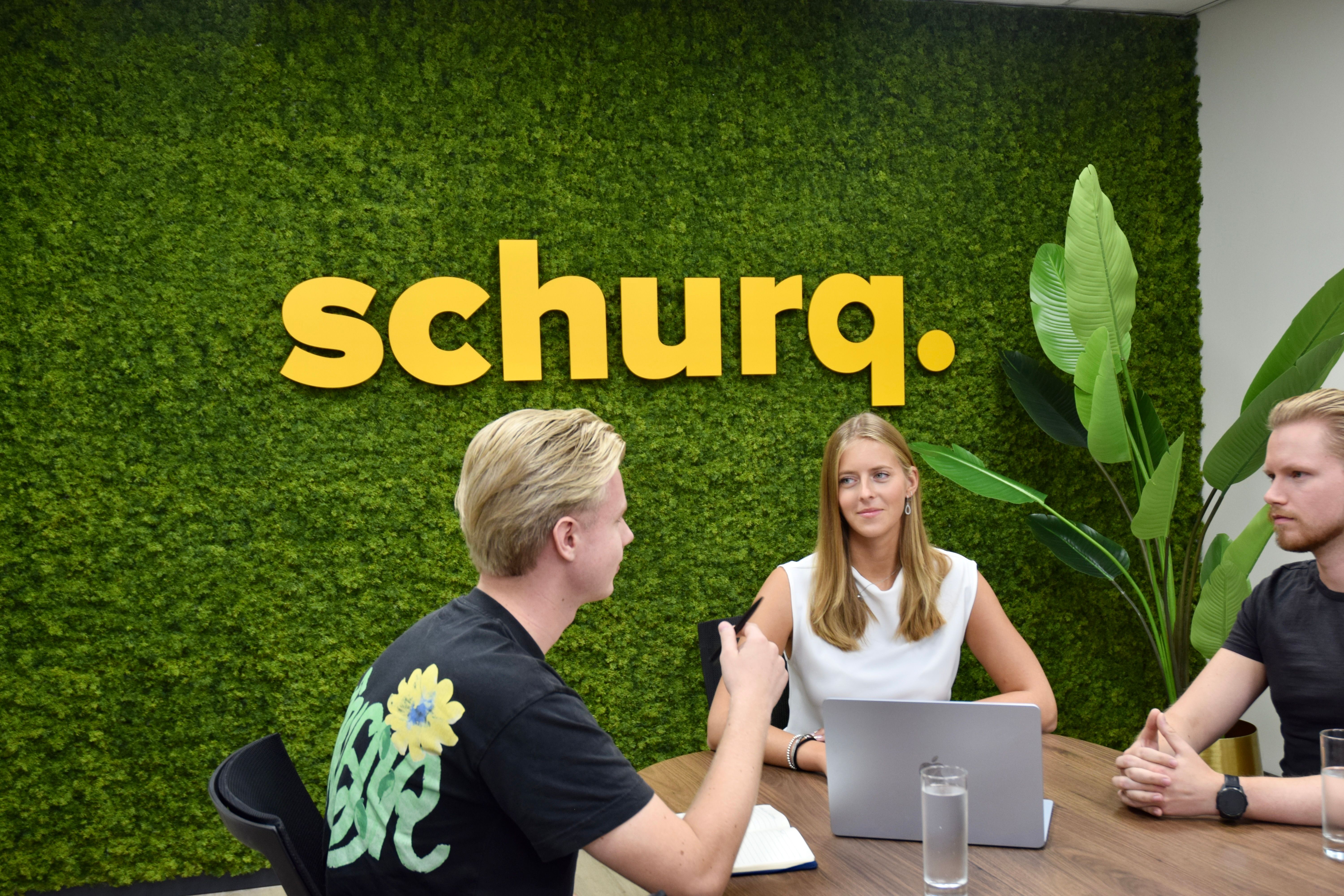 2 collega's in overleg 