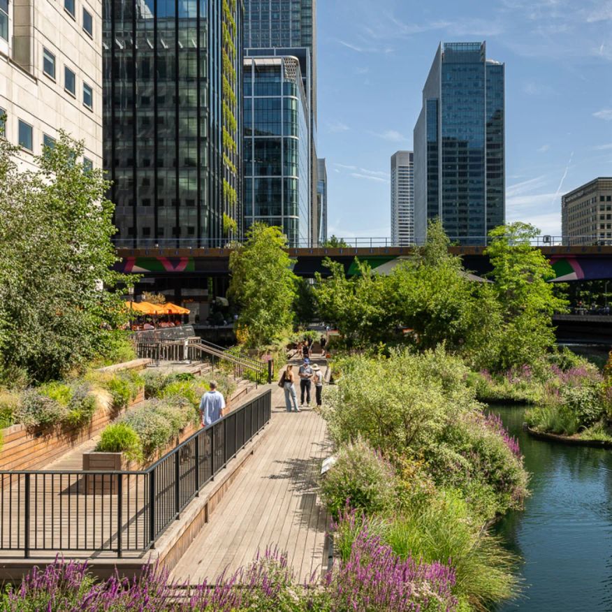 Parks and waterside gardens at Canary Wharf