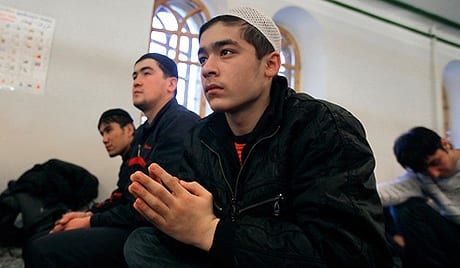 8 Tips for Fasting in a Non-Muslim Environment