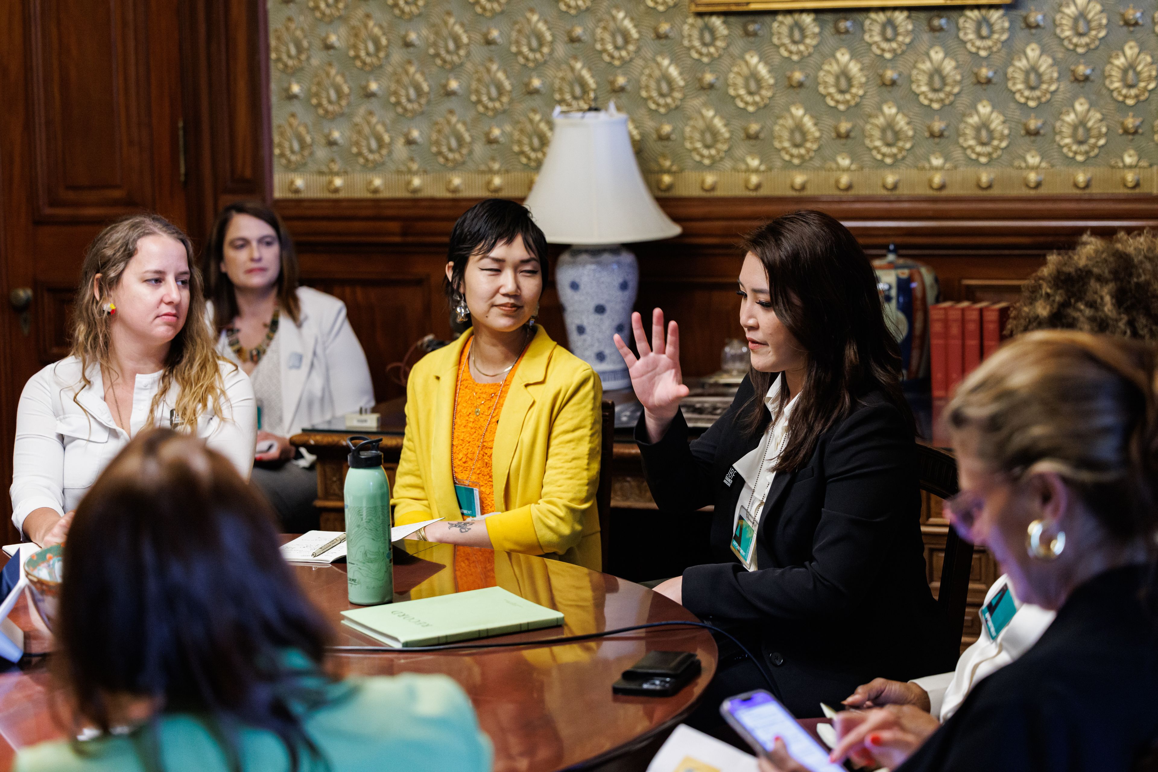 Chefs sit around a table with Congressional staffers (Photo: Noh Leftovers/JBF)