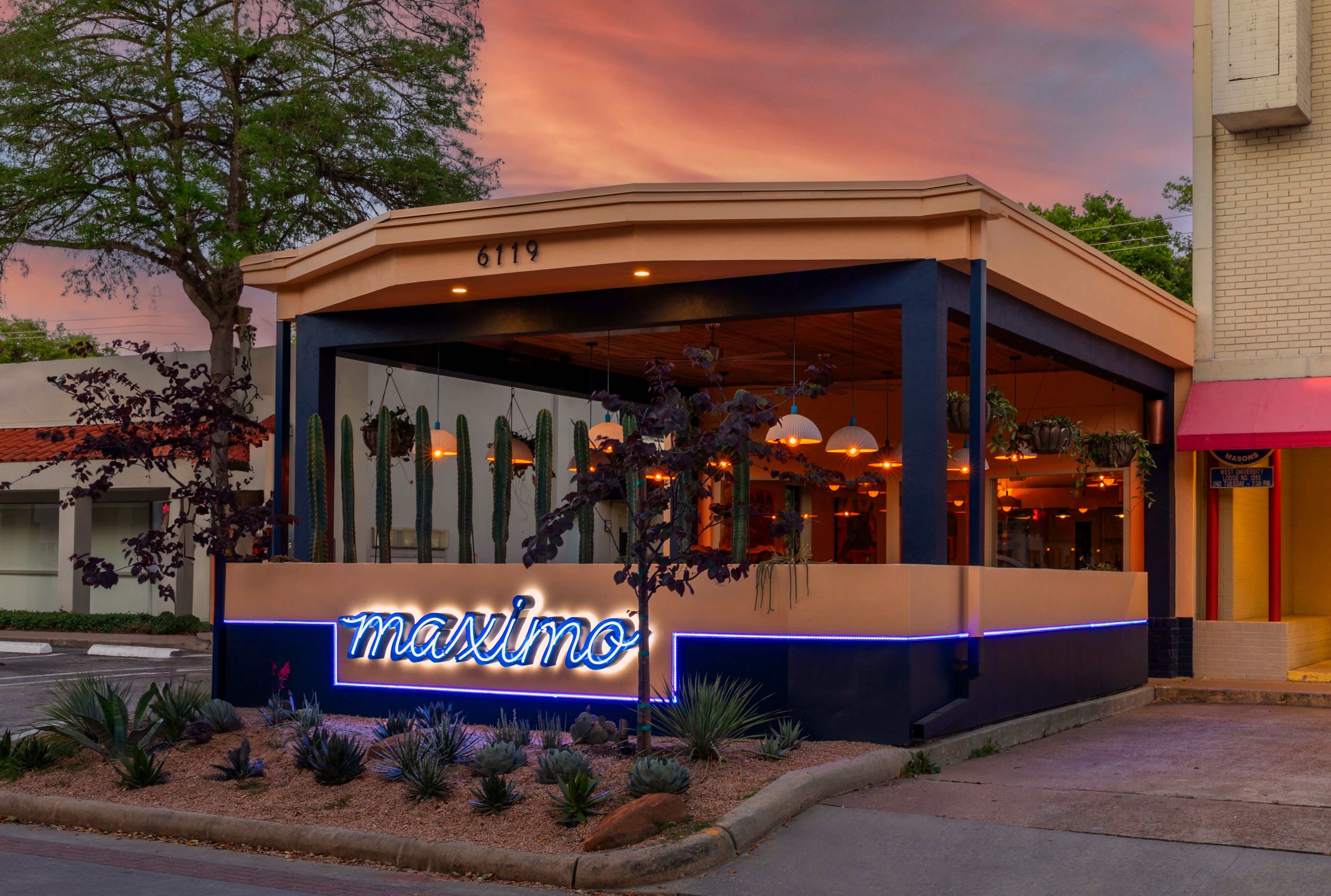 The exterior of Maximo, which has an expansive patio. (Photo: Julie Soefer)