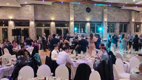 Γαμήλιο γλέντι στην Βαρυπόμπη 8