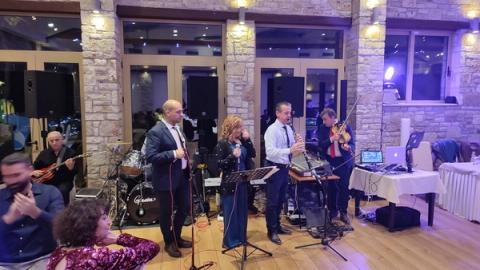 Γαμήλιο γλέντι στην Βαρυπόμπη 7