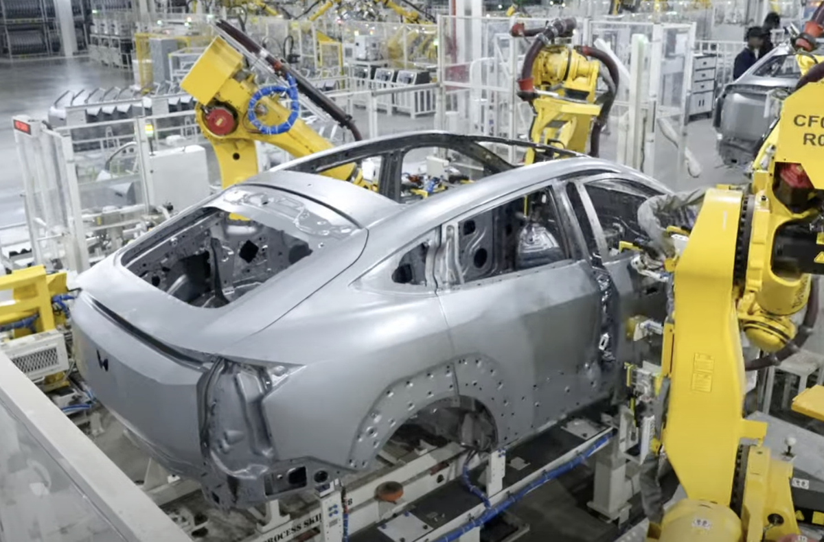 Mahindra Unveils A New Hi-Tech Electric Vehicle Manufacturing And Battery Assembly Plant In Chakan - Car News Road Test & Performance Review