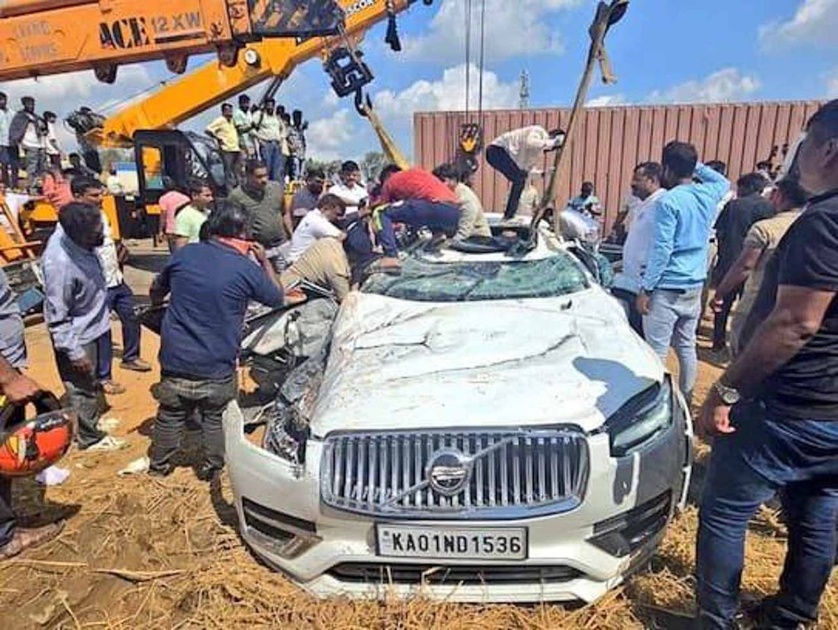 Volvo XC 90 Fatal Accident on Highway Claims Six Lives - General News Road Test & Performance Review