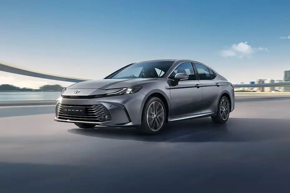New Toyota Camry Launched in India - Car News Road Test & Performance Review