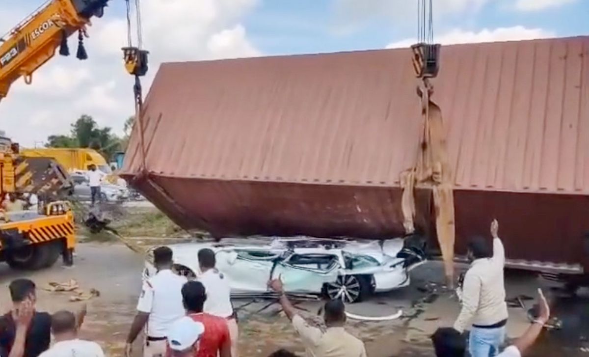 Volvo XC 90 Fatal Accident on Highway Claims Six Lives - General News Road Test & Performance Review