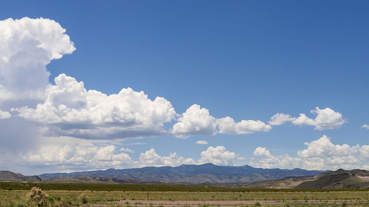 ☁️ Cirrus Secrets: What High Clouds Reveal Before Weather Strikes - Aviation