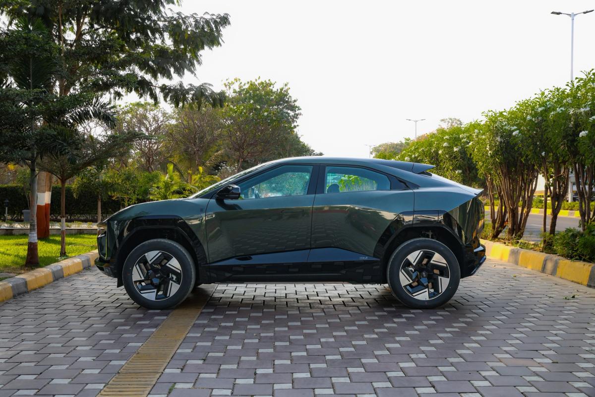 From the Silver Screen to the Political Scene: Why Indian Icons Are Praising the Mahindra BE6 and XEV9E - Car News Road Test & Performance Review