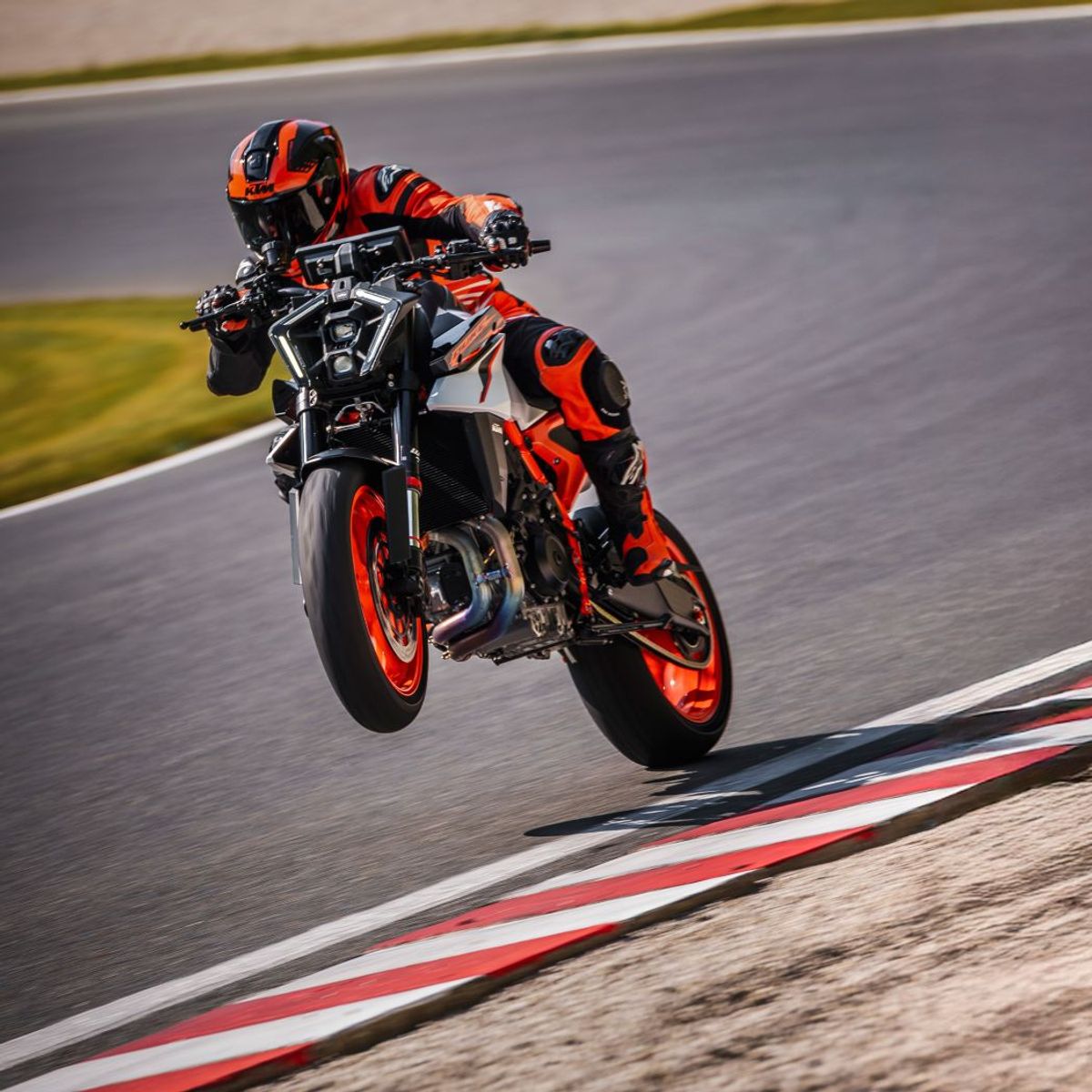 Report: KTM's Unsold Inventory Surpasses 2.65 Lakh Units Globally - Bikes News Road Test & Performance Review