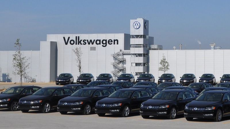 India’s Car Dealerships Facing Record Inventory as Sales Momentum Slows