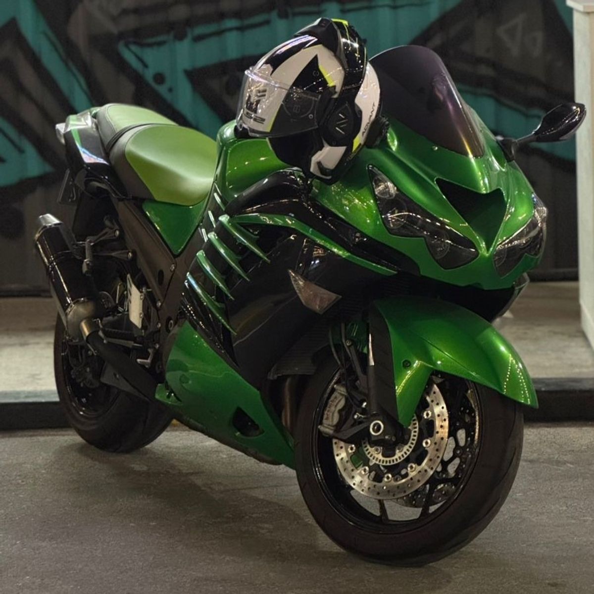 Kawasaki ZX14R Ownership Review - Bikes Road Test & Performance Review