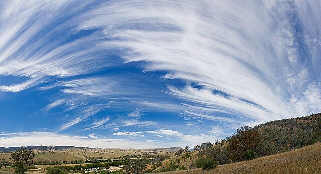 ☁️ Cirrus Secrets: What High Clouds Reveal Before Weather Strikes