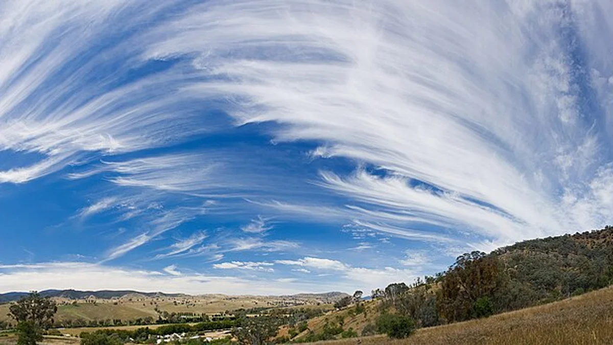 ☁️ Cirrus Secrets: What High Clouds Reveal Before Weather Strikes