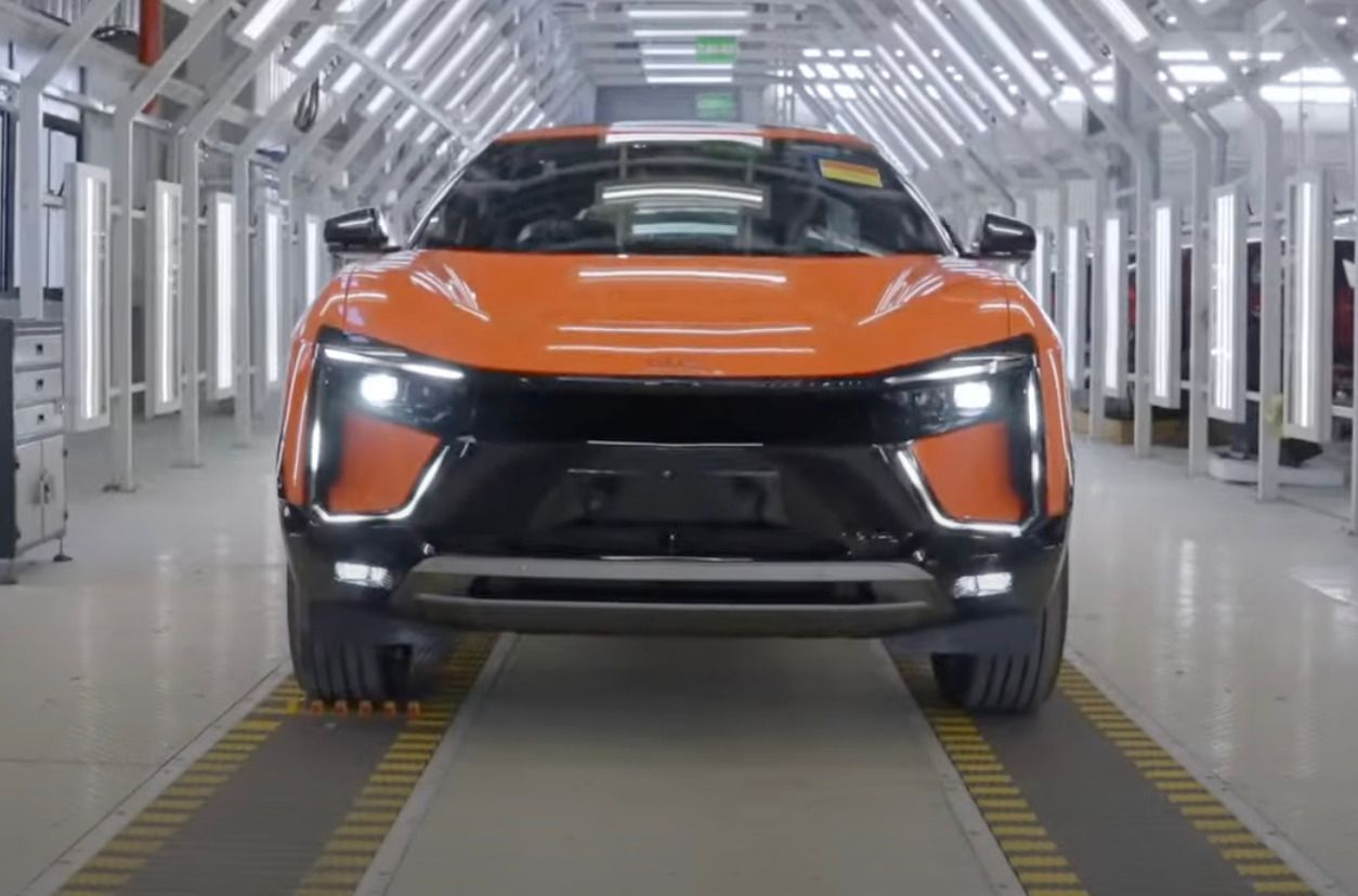 Mahindra Unveils A New Hi-Tech Electric Vehicle Manufacturing And Battery Assembly Plant In Chakan