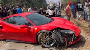  ₹5 Crore Ferrari Crashes in Kerala – A Costly Mistake!