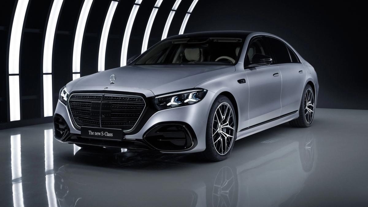 Mercedes-Benz S-Class 2026 Revealed: New Engines, Specs, Features & Tech - Car News Road Test & Performance Review