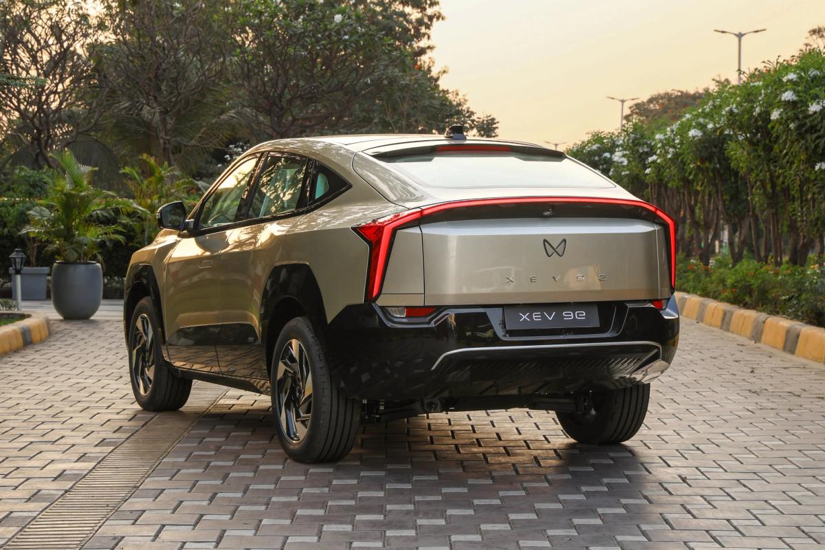 From the Silver Screen to the Political Scene: Why Indian Icons Are Praising the Mahindra BE6 and XEV9E - Car News Road Test & Performance Review
