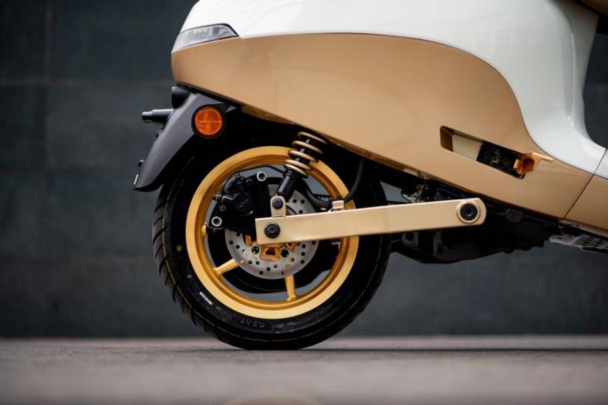 24K Gold On A Scooter!! Ola Reveals S1 Pro Sona Edition - Bikes News Road Test & Performance Review