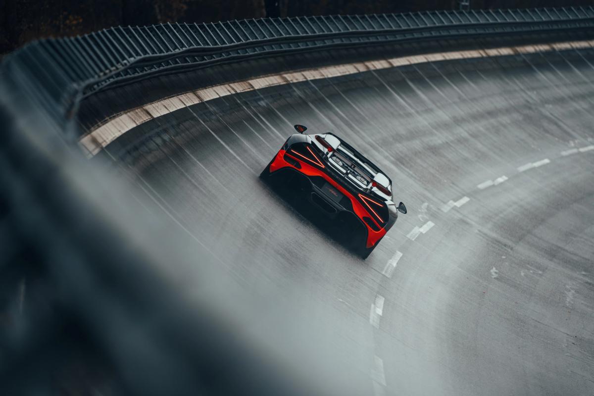 The Bugatti W16 Mistral Makes A New World Record For The Highest Top Speed Ever Attained By An Open-Top Car - Car News Road Test & Performance Review