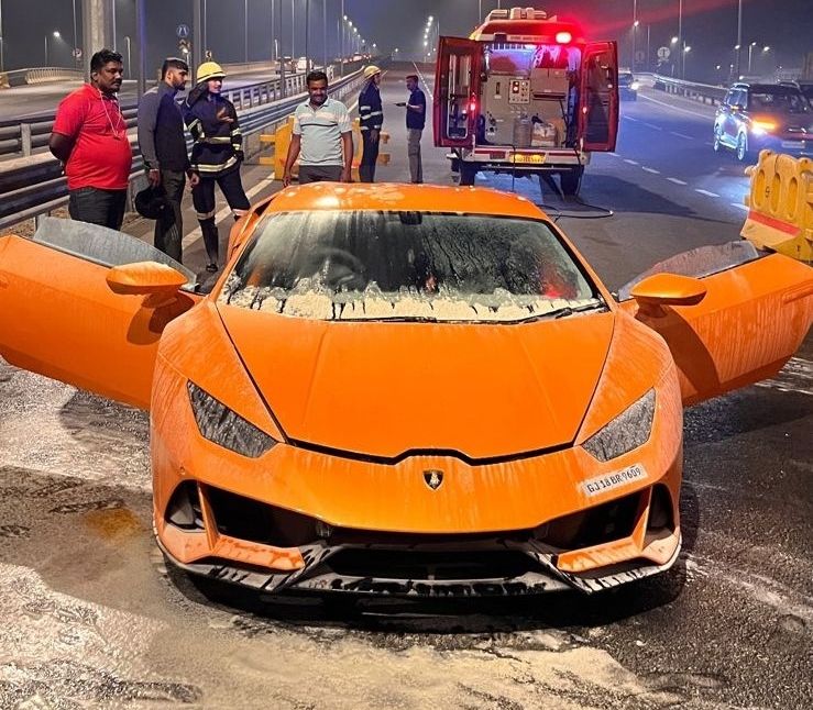Lamborghini Huracan Catches Fire In Mumbai! Here's What You Should Know. - Car News Road Test & Performance Review