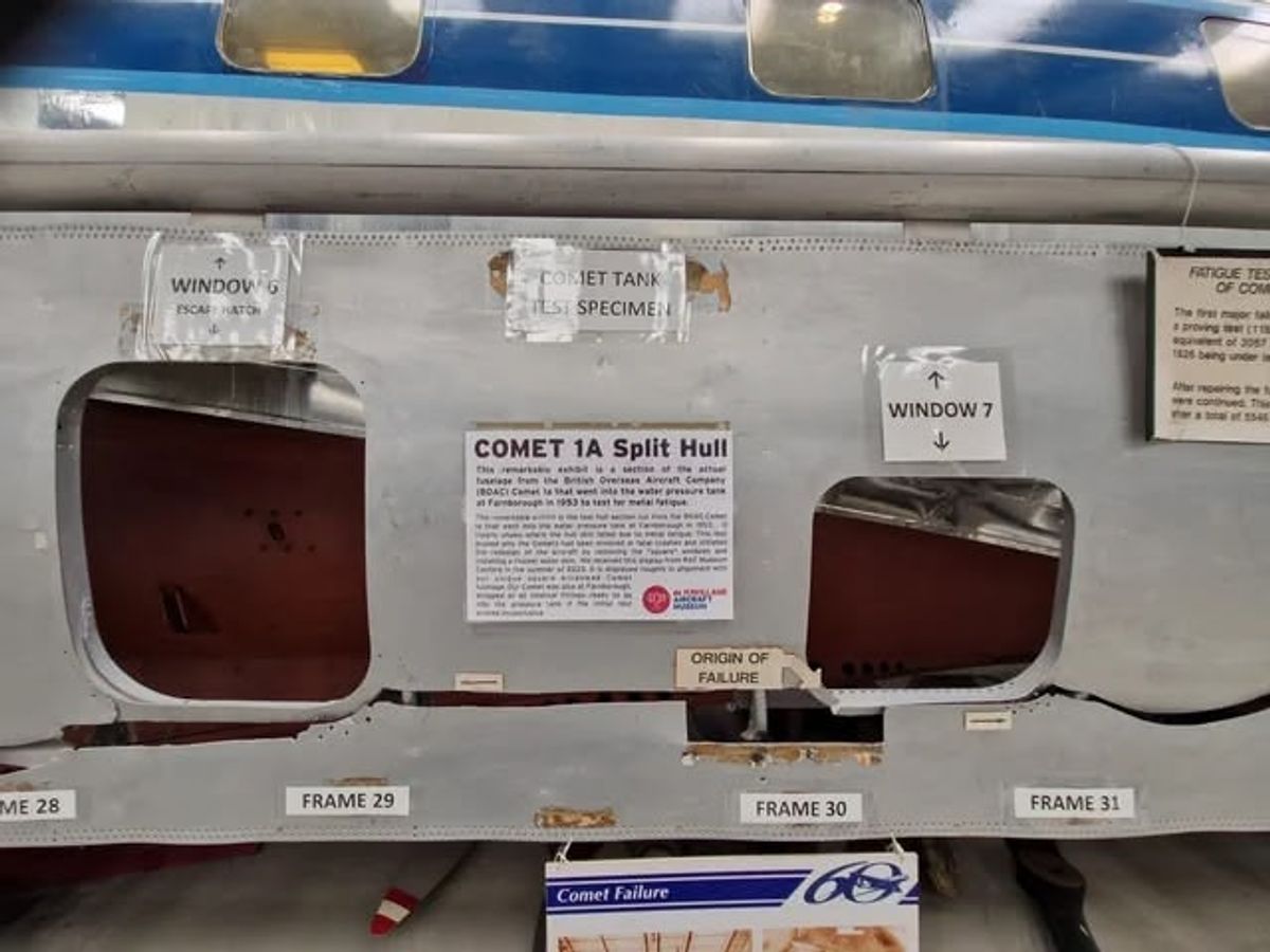 Square windows of the Comet showing signs of metal fatigue