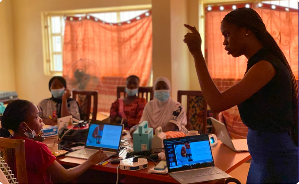 Jaza stars working on computers