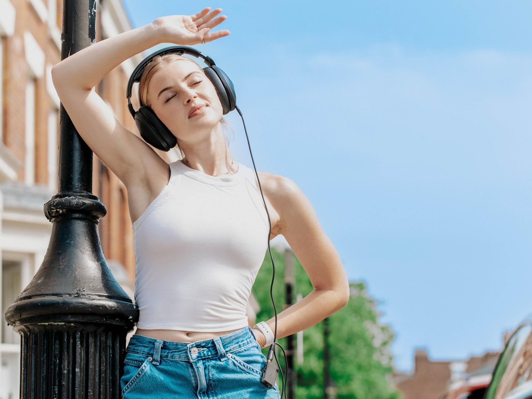 iFi GO blu Air Portable Hi-Res Bluetooth DAC & Headphone Amp thumbnail 9