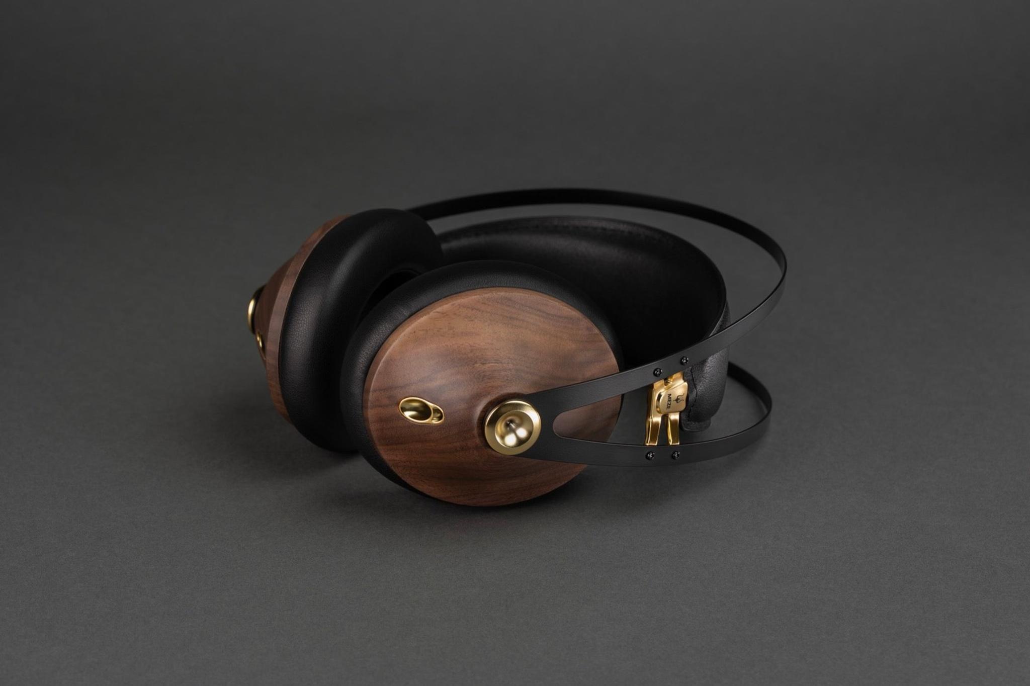 Meze Audio 99 Classics Closed Back Headphones 2nd Gen thumbnail 2