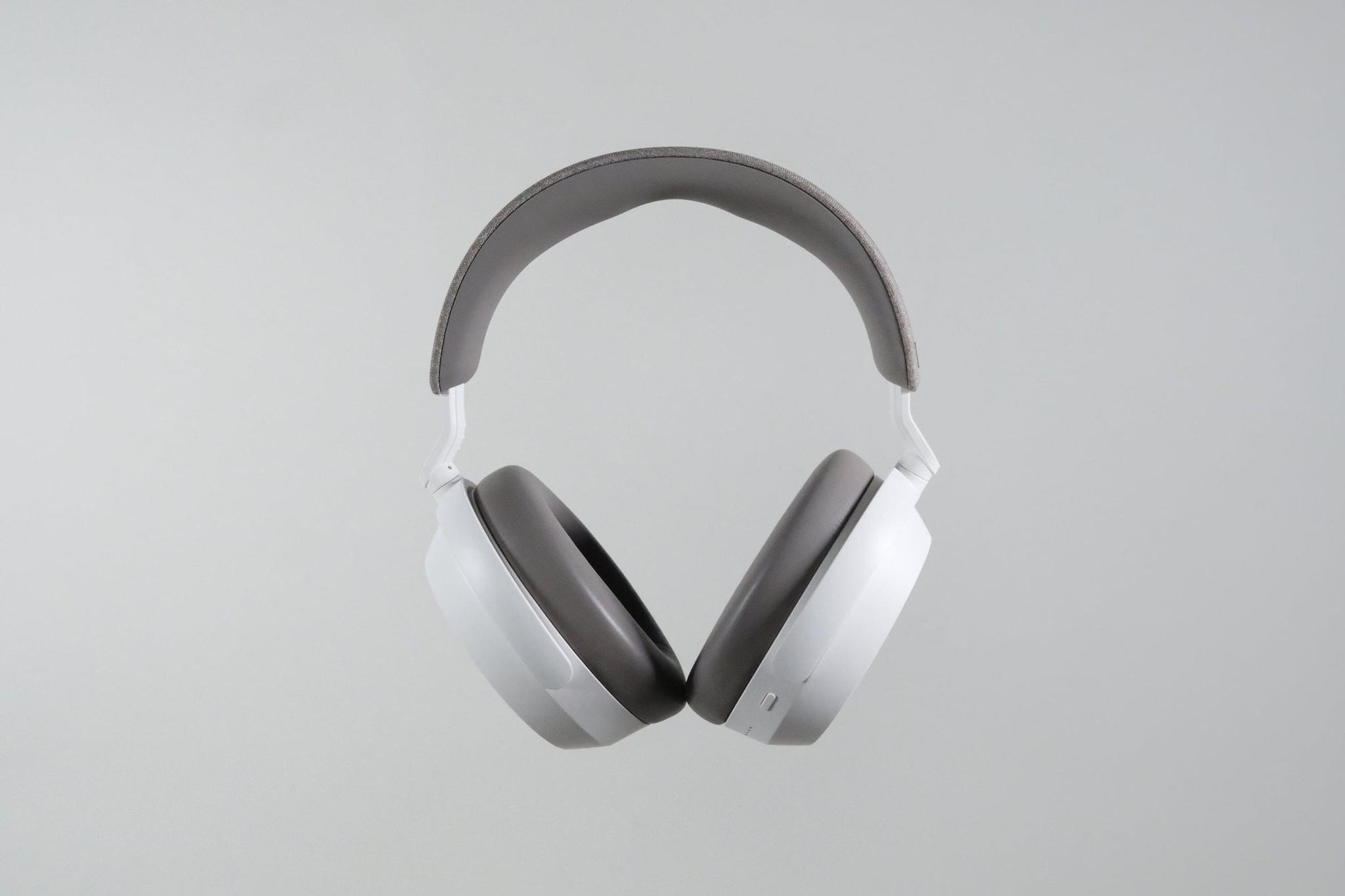 Sennheiser Momentum 4 Headphones thumbnail 5
