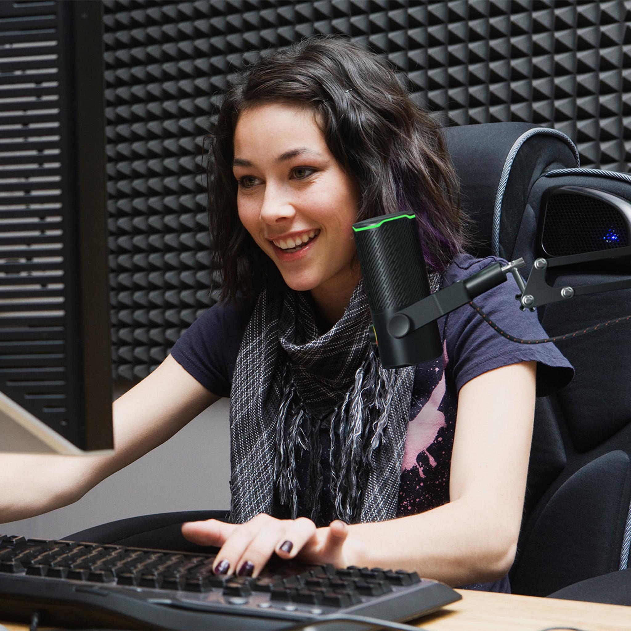 JBL Quantum Stream Studio Quad-Pattern USB Microphone for Streaming, Recording, & Gaming thumbnail 3