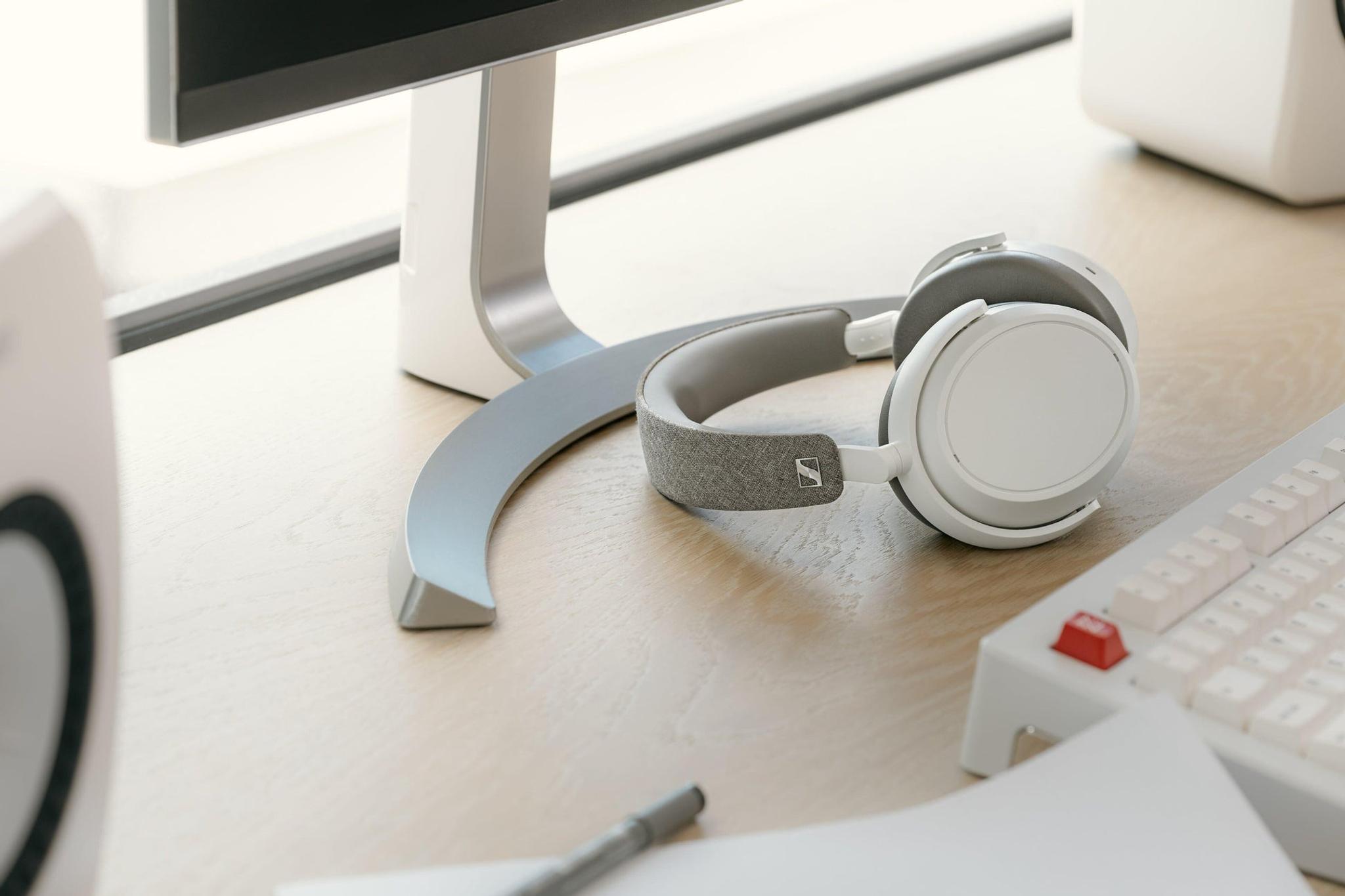 Sennheiser Momentum 4 Headphones thumbnail 14