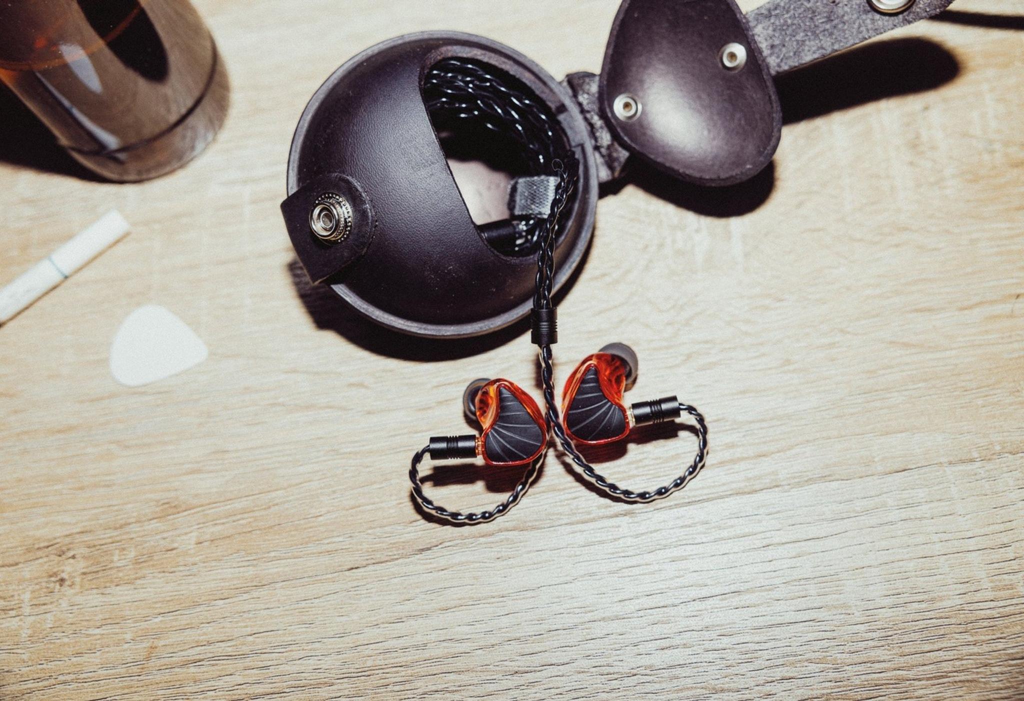 Apos x SATCHELZ Leather Clamshell IEM Carry Case thumbnail 3