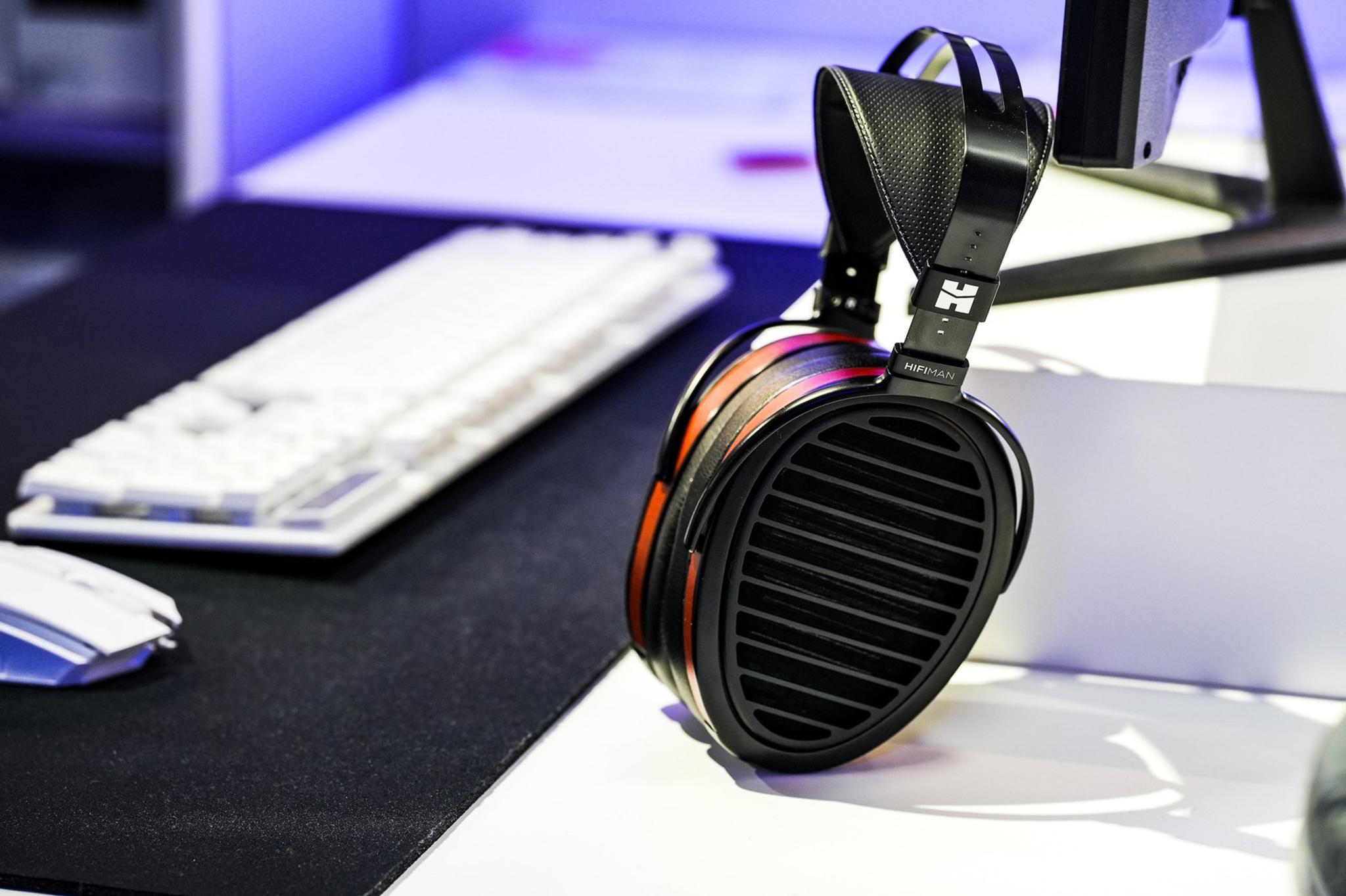 HIFIMAN Arya Organic Planar Magnetic Headphones thumbnail 3