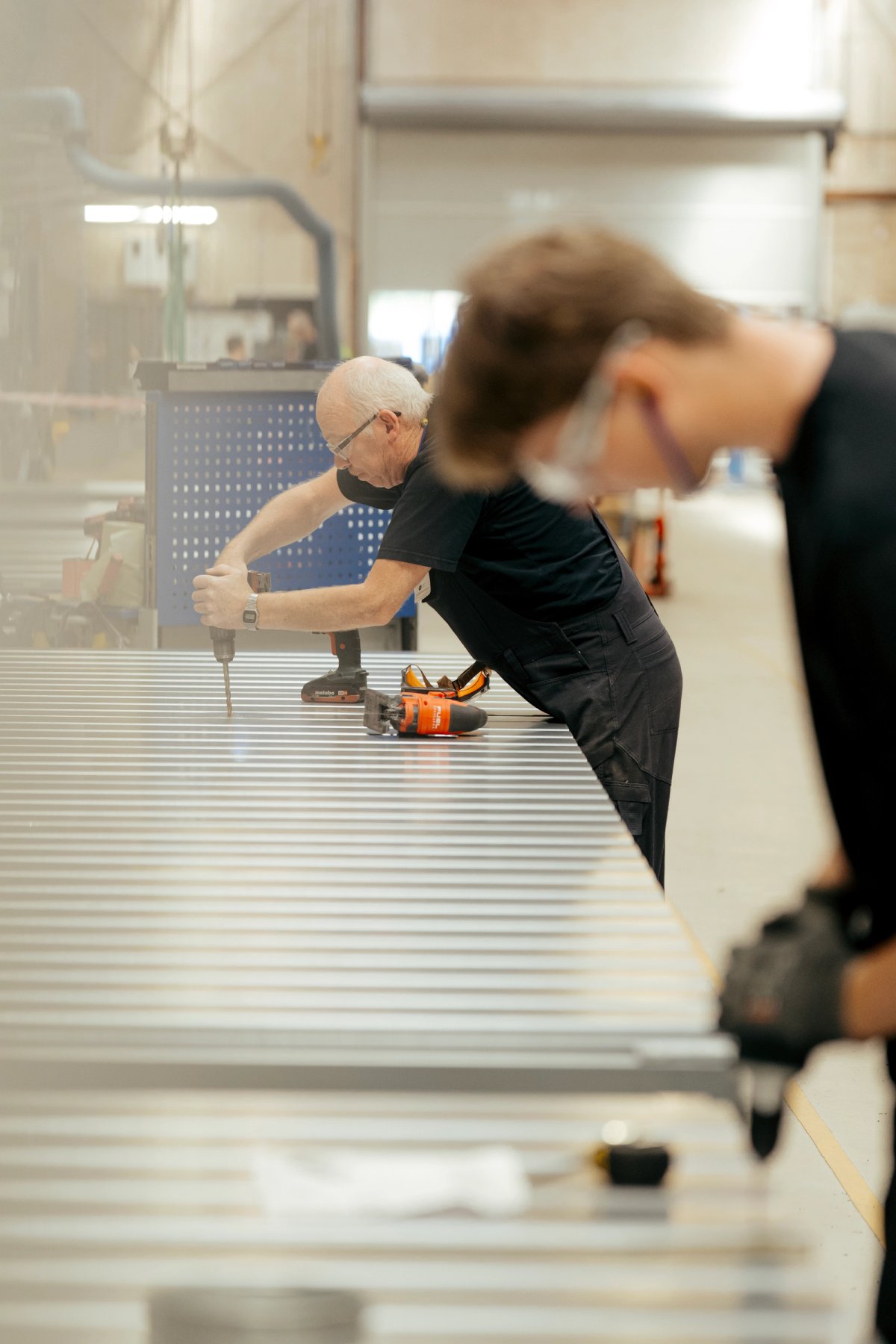 Medarbejdere hos Priess samler teknikhuse og komponenter på virksomhedens fabrik i Vinderup.