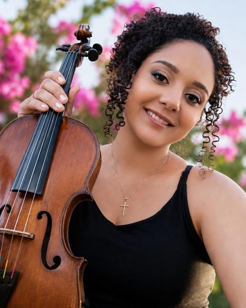 Isadora Nascimento da Silva Bezerra - Tia Isa