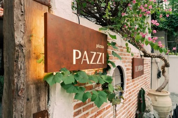 Câu chuyện về Hoa Giấy và Pazzi!