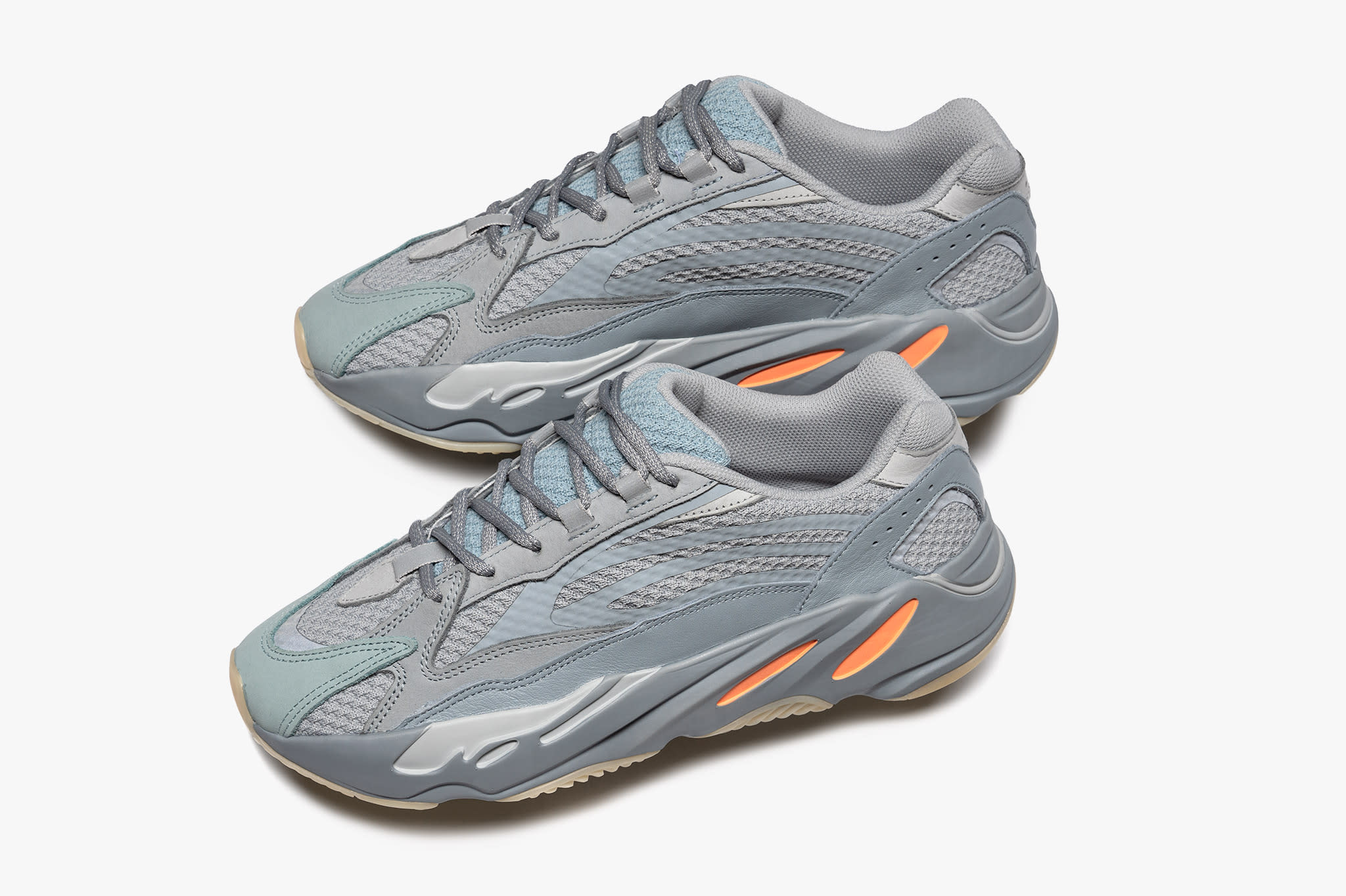adidas YEEZY 700 V2 